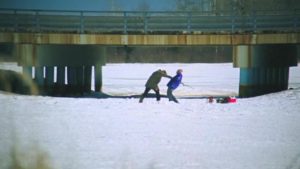 今日び、暴力は老人のものなのだ